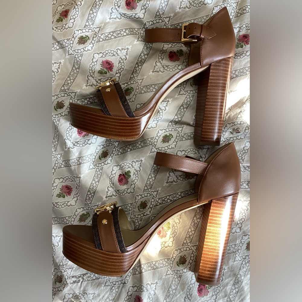 Michael Kors Tan and Black Rory Platform Leather Heels 9.5 *FIRM PRICE* - Picture 6 of 11